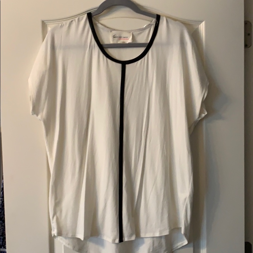 Turo by Vince Camuto T-shirt